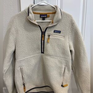 Women’s Patagonia tan/neutral zip up sherpa pull over size medium